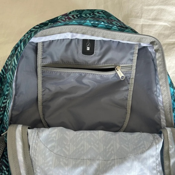 L.L.Bean Deluxe Backpack - Picture 3 of 4